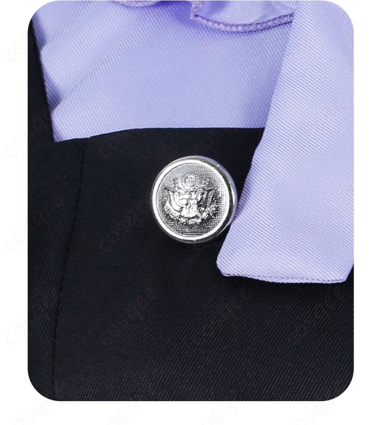 小鳥遊六花のゴシック服コスプレ衣装のボタン装飾のアップ画像。高級感のあるボタンがデザインのアクセントに。