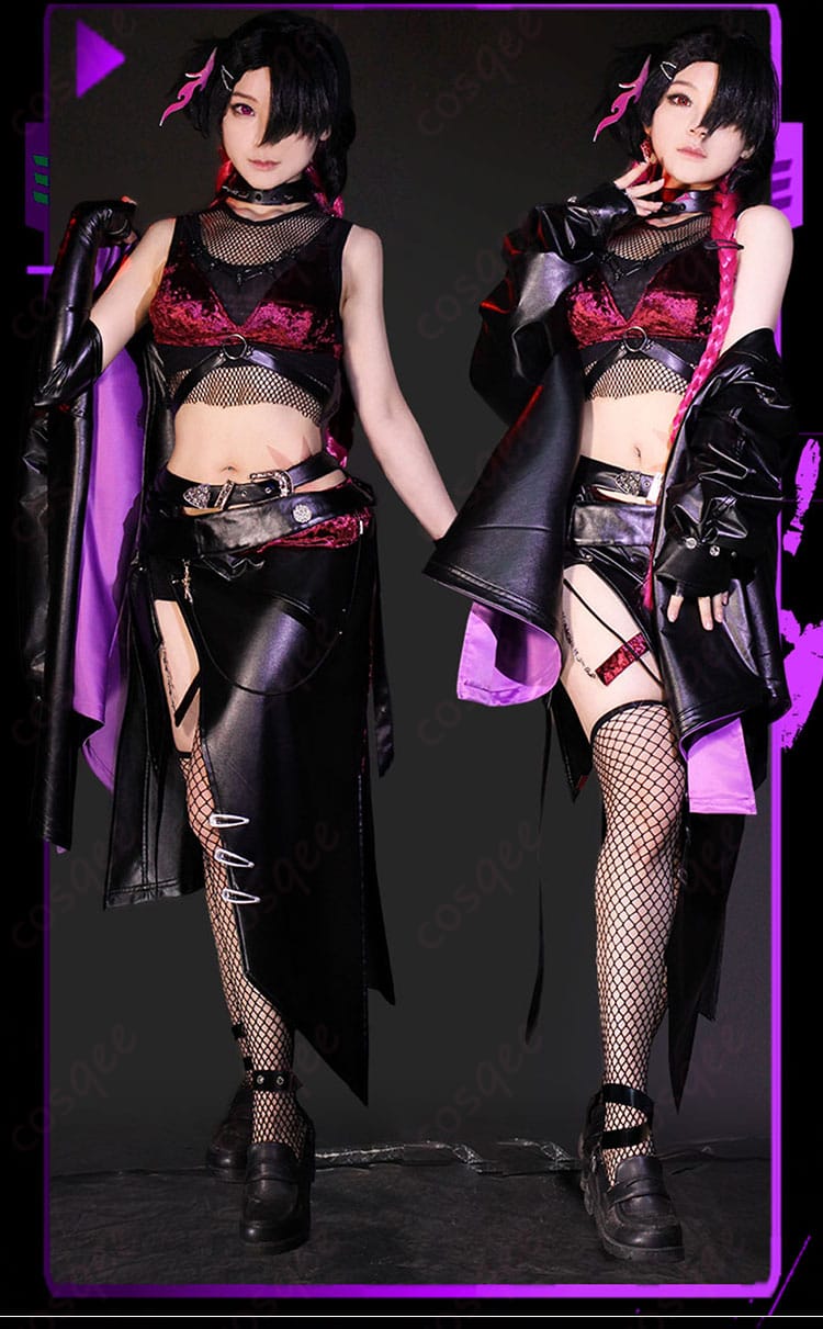 アザミのコスプレ衣装の装飾部分の詳細。ネックレス、チョーカー、耳飾りなどのアクセサリーがきれいに映し出されています。