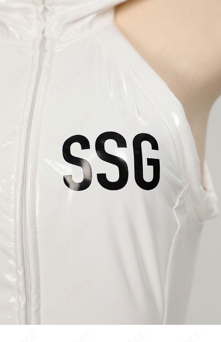 ナミ コスプレ衣装 エッグヘッド編の胸元のグラフィティ装飾。個性的なデザインが魅力的です。