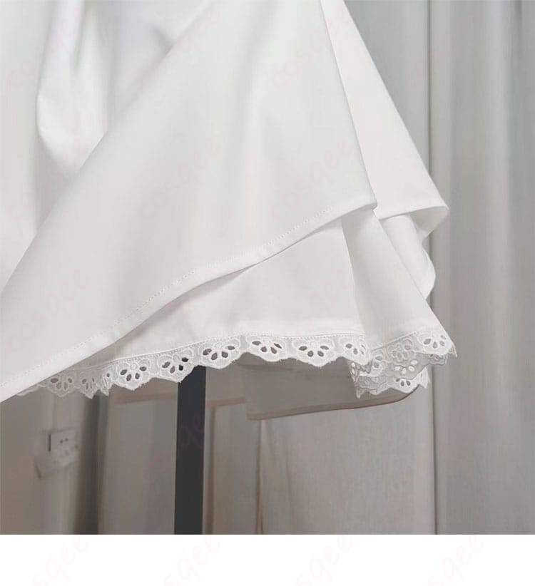 フリーレン コスプレ衣装 スカート裾の装飾:フリーレンの衣装にぴったりな華やかな装飾が施されたスカートの裾。