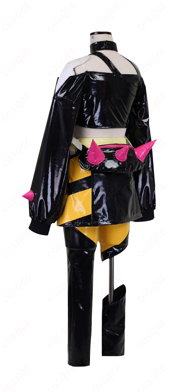 サンゴ コスプレ衣装の側背面の詳細。腰周りの装飾と衣服の細部が鮮明に映し出されています。