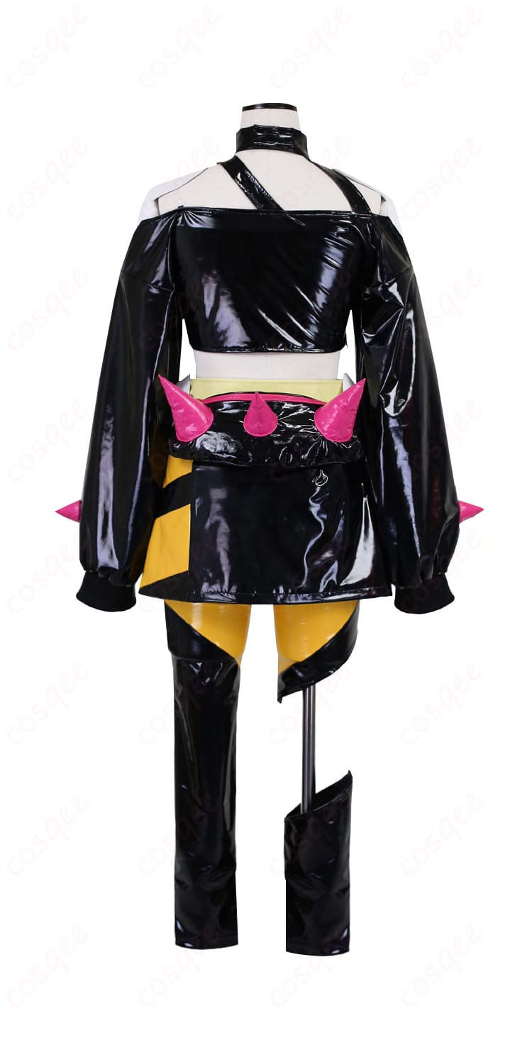 ポケモン サンゴ コスプレ衣装の背面ビュー。美しくデザインされた背中の部分が見どころです。