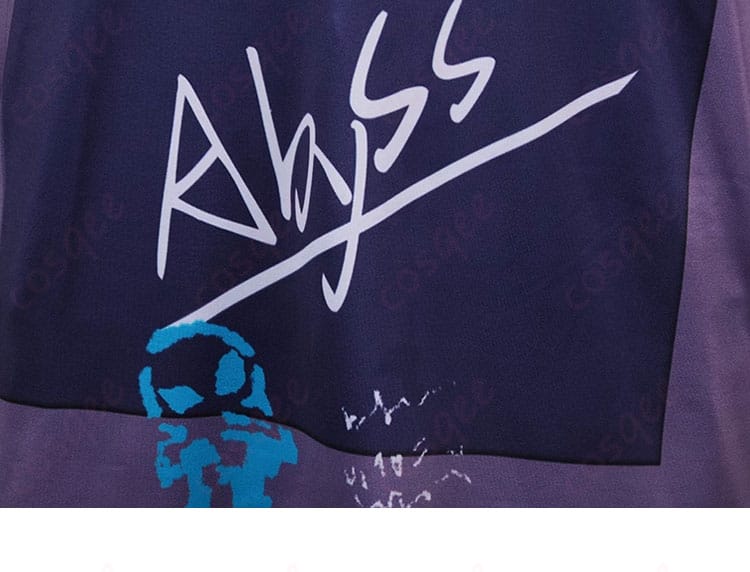 短袖部分の正面装飾。細かいデザインにより、リアルなコスプレが楽しめます。