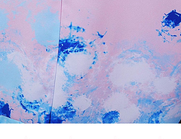 外套の涂鸦装飾。キャラクターに忠実なデザインで、個性的な要素を加えています。