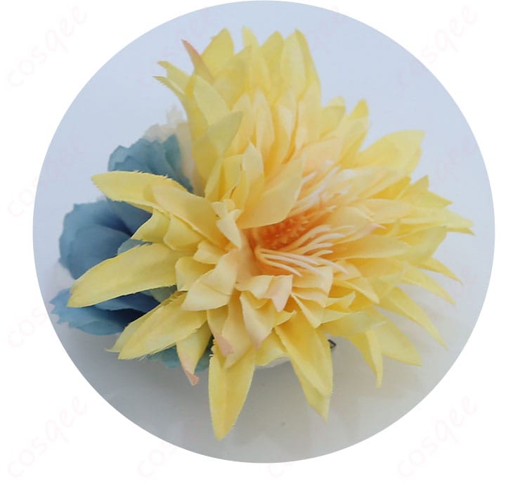 エダ・メスマーのコスプレ衣装に付属する花飾りのディテール。華やかさを引き立てる。