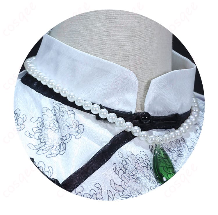 エダ・メスマーの衣装の衣領部分の装飾ディテール。豪華で精緻。