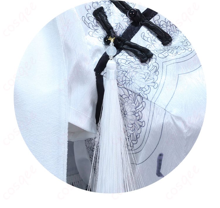 斜襟部分の装飾ディテール。コスプレ衣装の個性を際立たせます。