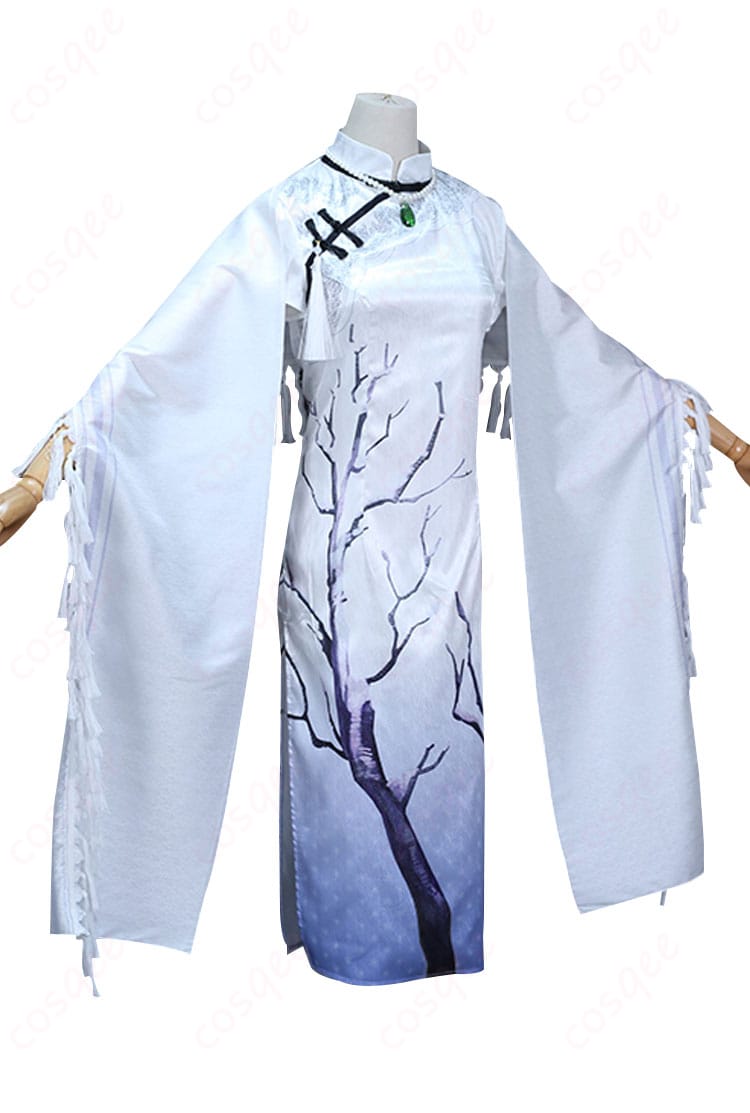 エダ・メスマーのコスプレ衣装の左側から見たディテール。細部までこだわったデザイン。