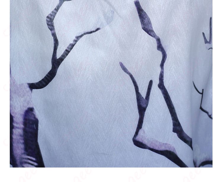 衣襟部分の装飾ディテール。ディテールまで徹底的に再現されたデザイン。