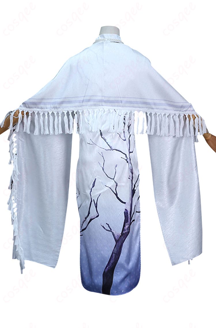 エダ・メスマーのコスプレ衣装の背面ビュー。精緻な装飾が魅力的。