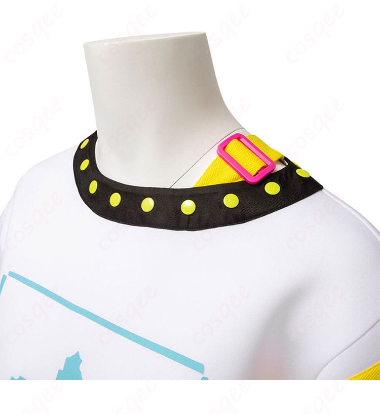 ペラップ コスプレ衣装の襟元装飾の細部画像。丁寧に作られた刺繍と装飾を確認できます。