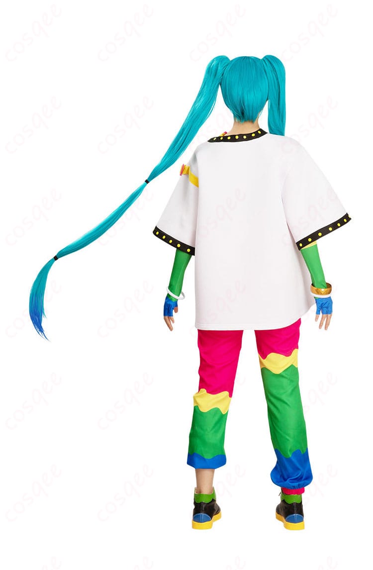 ペラップ コスプレ衣装を着た人物の背面詳細画像。背面のディテールと装飾がわかります。