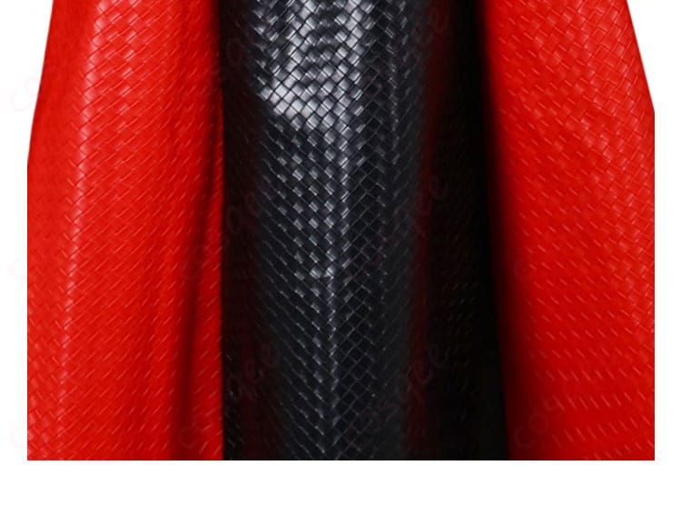 メイプルコスプレ衣装の外套の裾部分、装飾やデザインの細部。