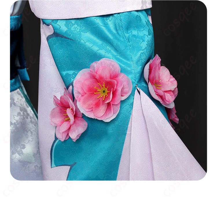 初音ミクコスプレ衣装の袖に施された花飾りのディテール。