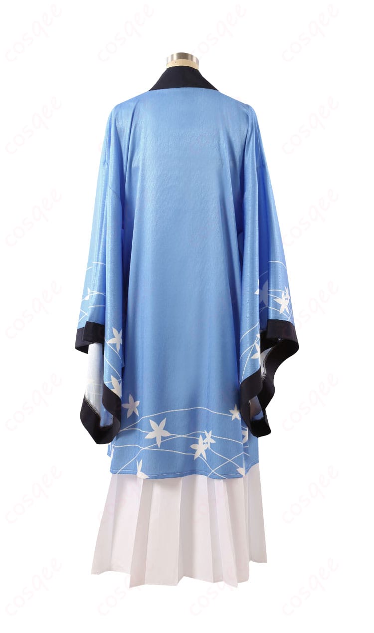 御稜ナグサのコスプレ衣装背面図。バックスタイルにもこだわり、完璧に再現されています。