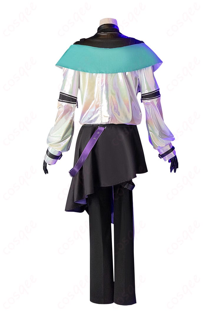 コスプレ衣装の背面デザイン。細部まで忠実に再現されたキャラクター衣装。