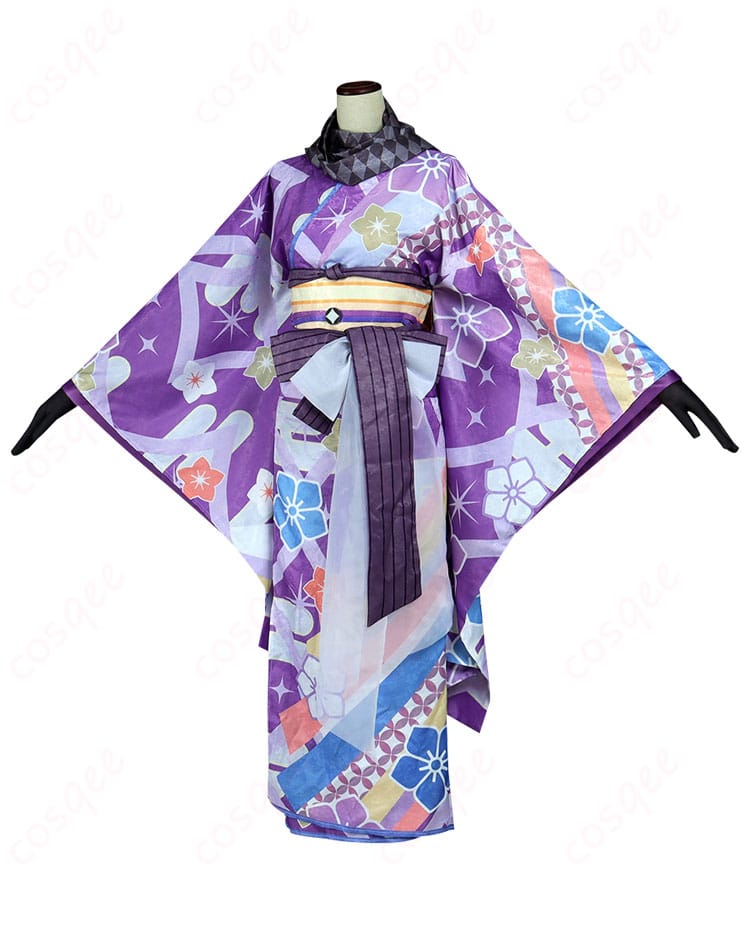 側面から見た暁美ほむらのコスプレ衣装。腰封や衣装のディテールが魅力。