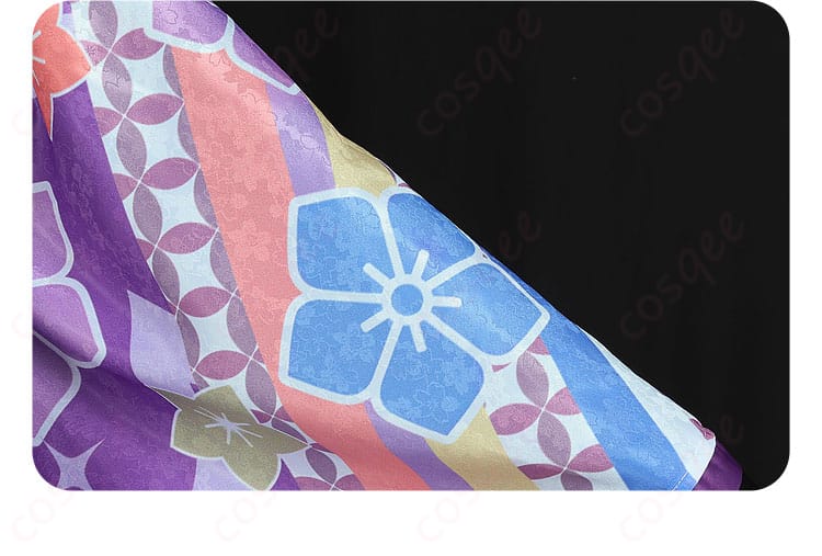 衣袖の装飾細部。精緻な刺繍や装飾が目を引く。