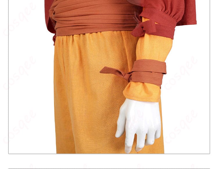 コスプレ衣装 袖装飾ディテール|袖部分の装飾ディテールがしっかりと写った画像。