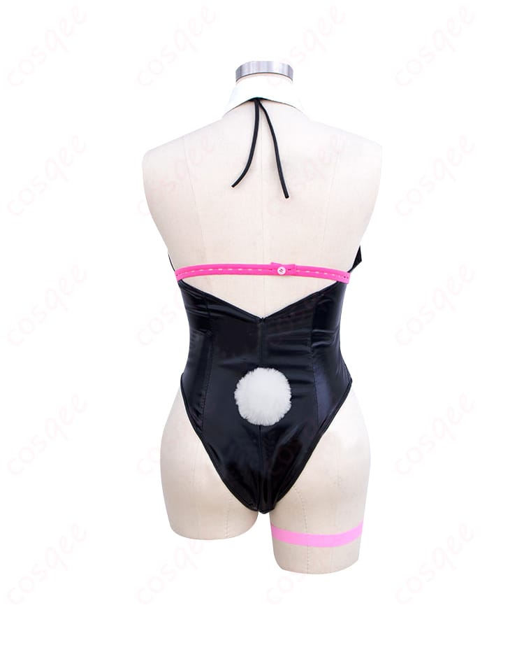 初音ミク「ラビットホール」コスプレ衣装の背面画像。背中のディテールや仕立ての細かさが際立っています。