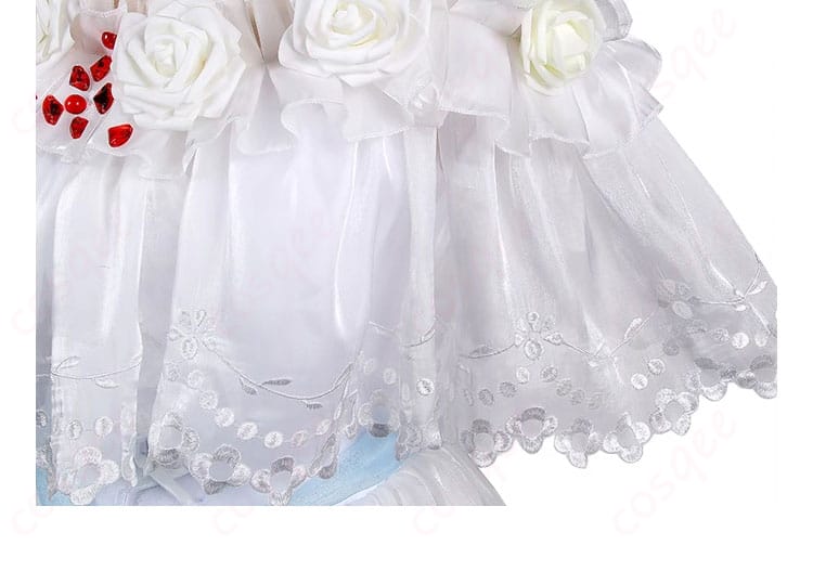 肩部分の装飾、エレガントなデザインが全体の美しさを引き立てる。