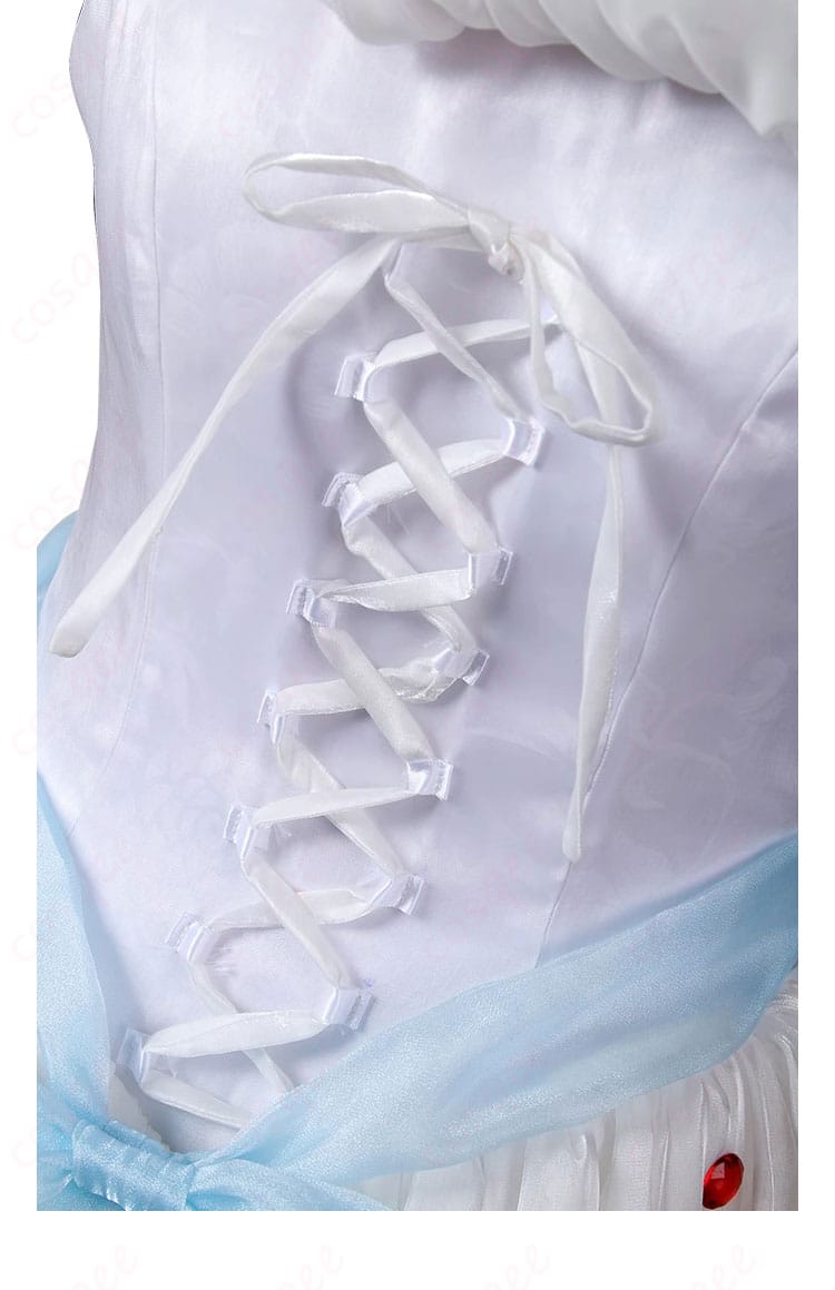 衣装の背面の装飾、細やかな作りが魅力的。