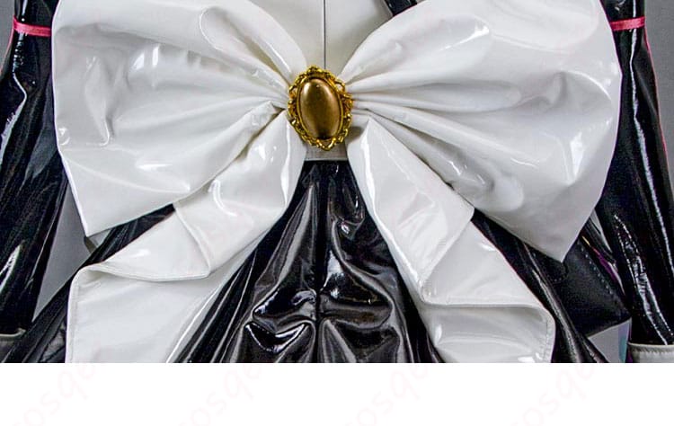 ココアのコスプレ衣装の背面にある蝶結びのディテール。可愛らしいデザインが特徴。