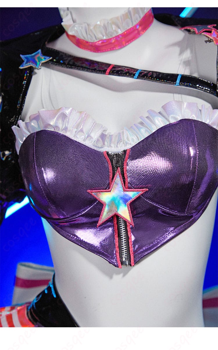 巡音ルカのコスプレ衣装の上衣部分の細部画像、繊細な刺繍とデザインが特徴。