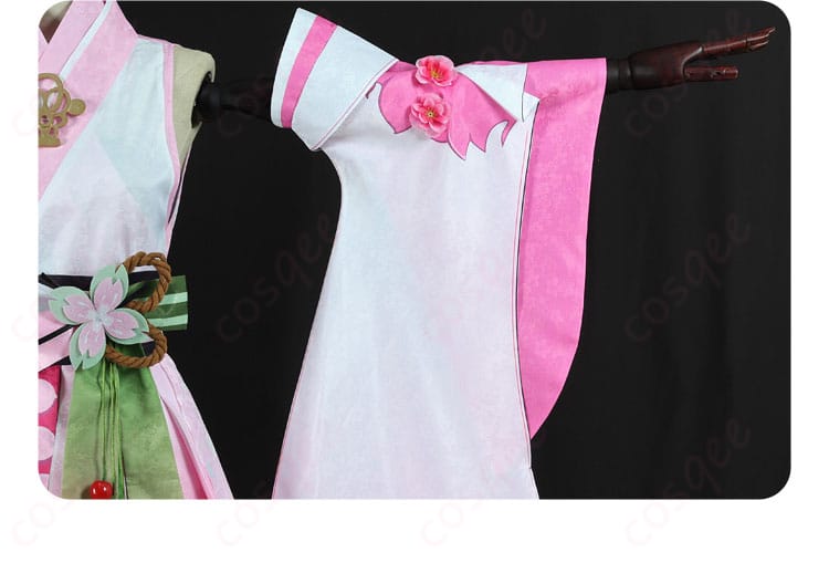 桜ミクコスプレ衣装の衣袖の装飾ディテール。細かな刺繍が魅力的です。