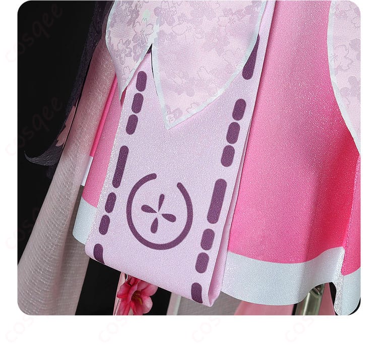 桜ミクコスプレ衣装の衣摆装飾の細部。流れるようなデザインが特徴です。