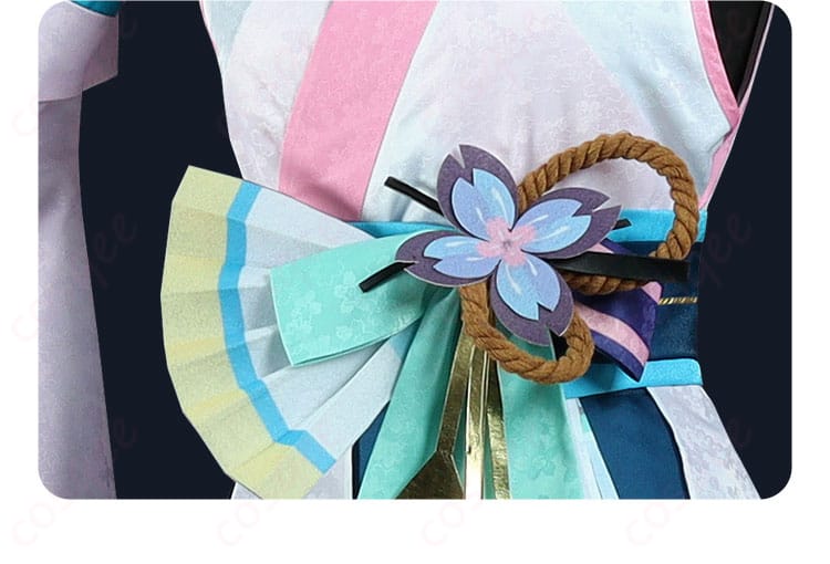 桜ミクコスプレ衣装の腰間の装飾ディテール。アクセントとなる花飾りが特徴的です。