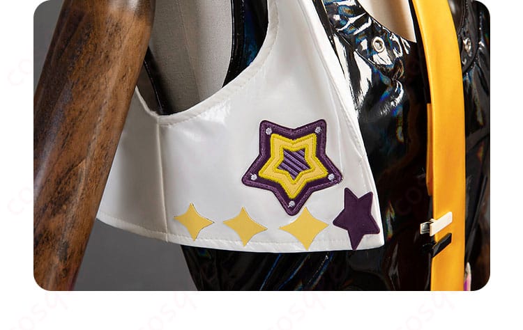 衣襟の星型装飾 コスプレ衣装のディテール