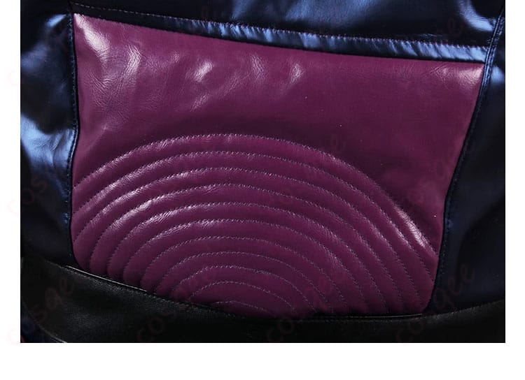 背面の装飾ディテール、細かい部分まで再現された美しいデザイン。