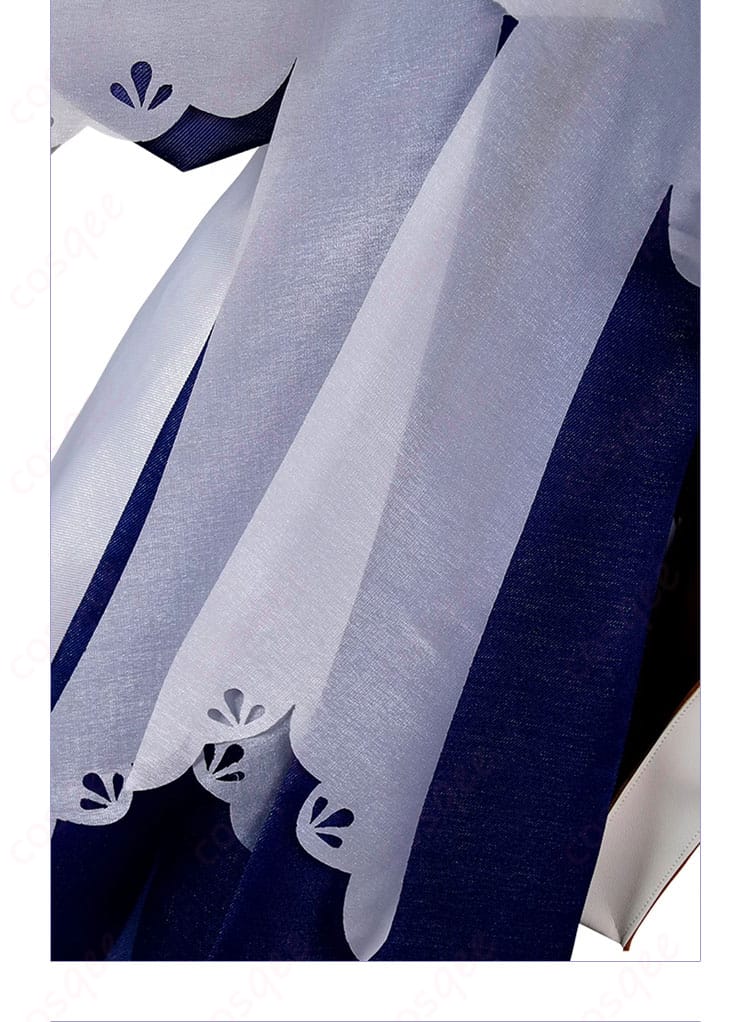 裾の装飾ディテール、コスチューム全体のバランスを取る