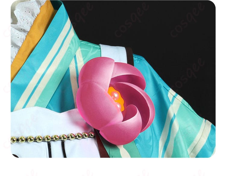 紫之創コスプレ衣装の胸飾りの花のディテール