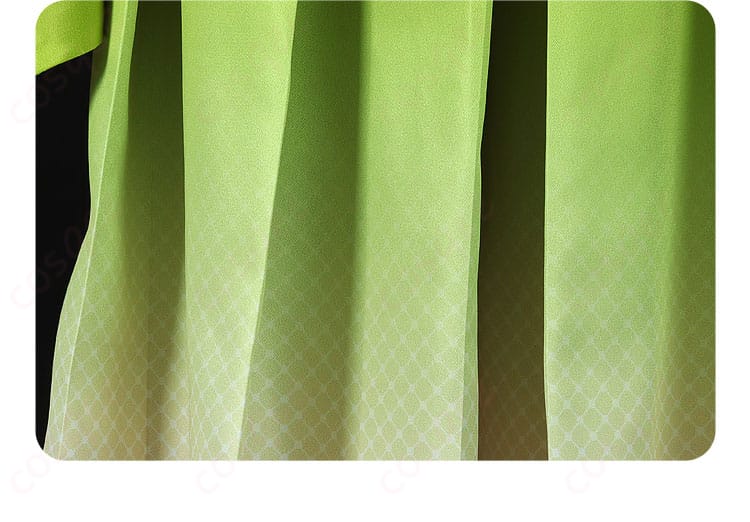 スカートの裾のディテール、しっかりとした仕上げが確認できます。