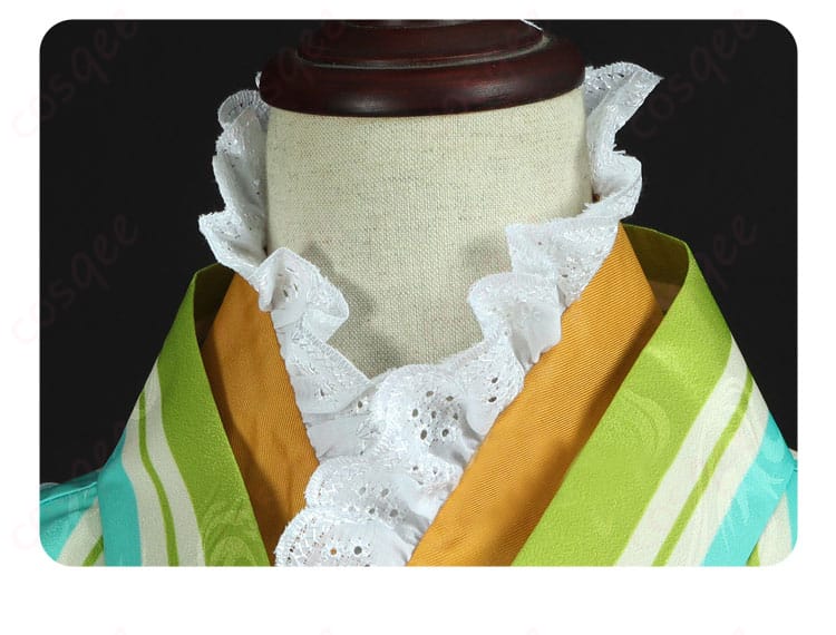 細かい領口の装飾、繊細でエレガントなデザイン。