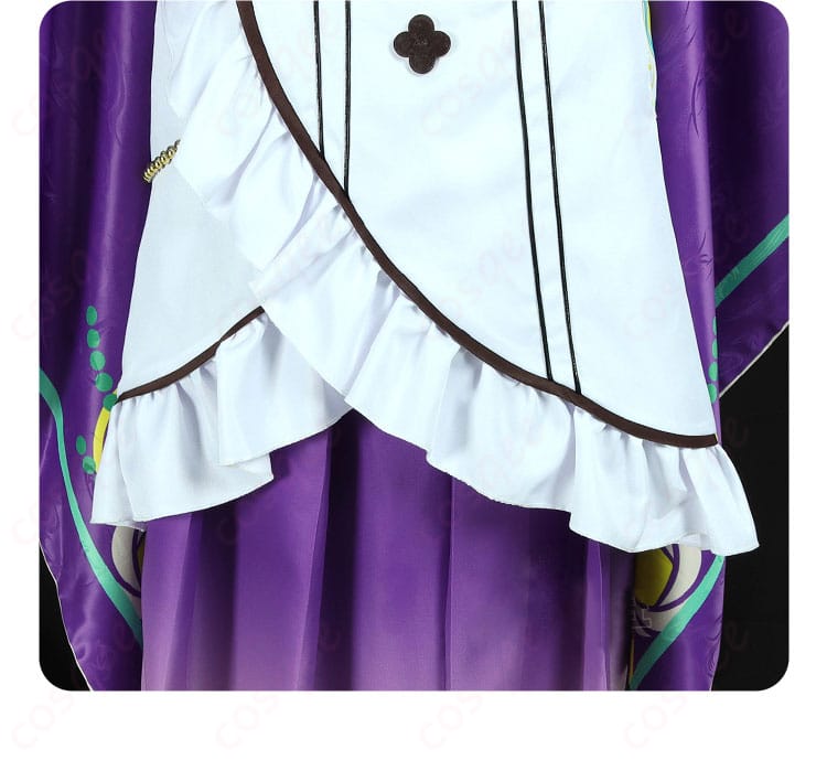 コスプレ衣装のスカート裾に施された装飾、動きに合わせて美しく揺れます。