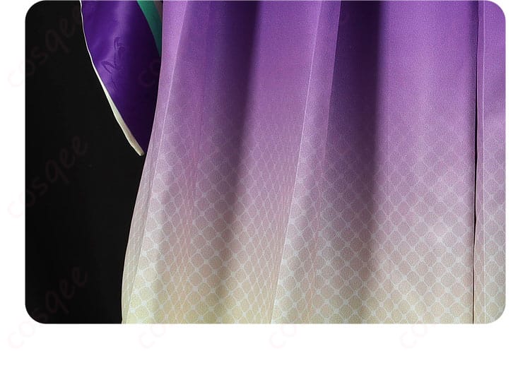 衣装スカートの裾下部、細かな縫製とディテールが際立つ部分。