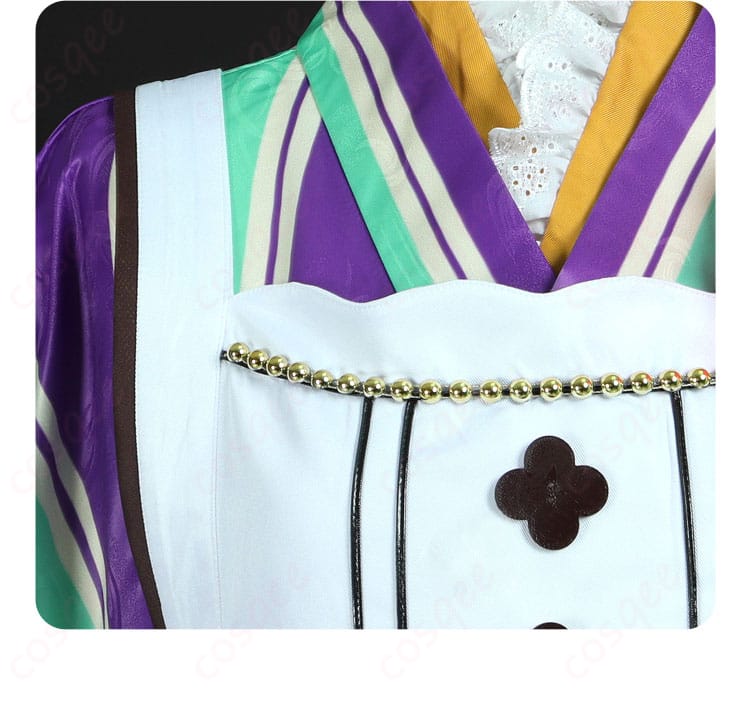 コスプレ衣装の胸元装飾、繊細な花模様のディテールが映える。