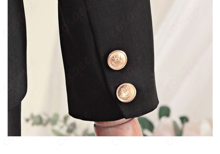 コスプレ衣装の袖口部分の装飾ディテール。細やかなデザインが目を引きます。