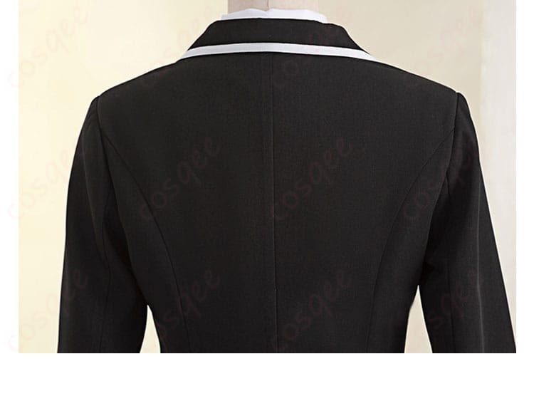 富樫勇太コスプレ衣装の背面部分の細部。バックスタイルも忠実に再現。