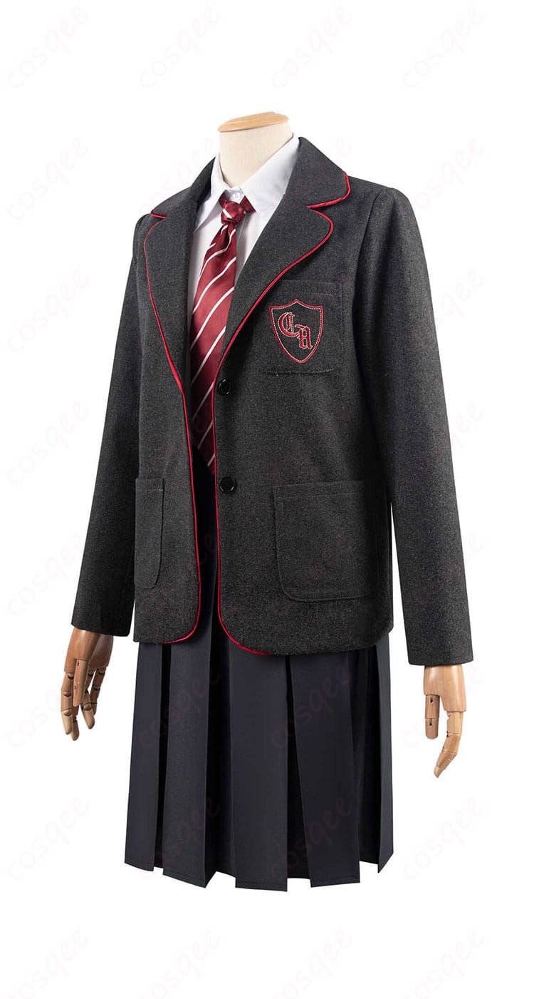 コスプレ衣装の左側から見た角度。細部にわたるデザインがしっかりと再現されています。