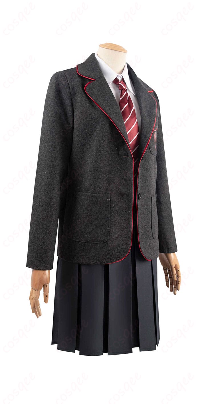 コスプレ衣装の右側から見た角度。衣装のデザインとシルエットをより詳しく見ることができます。