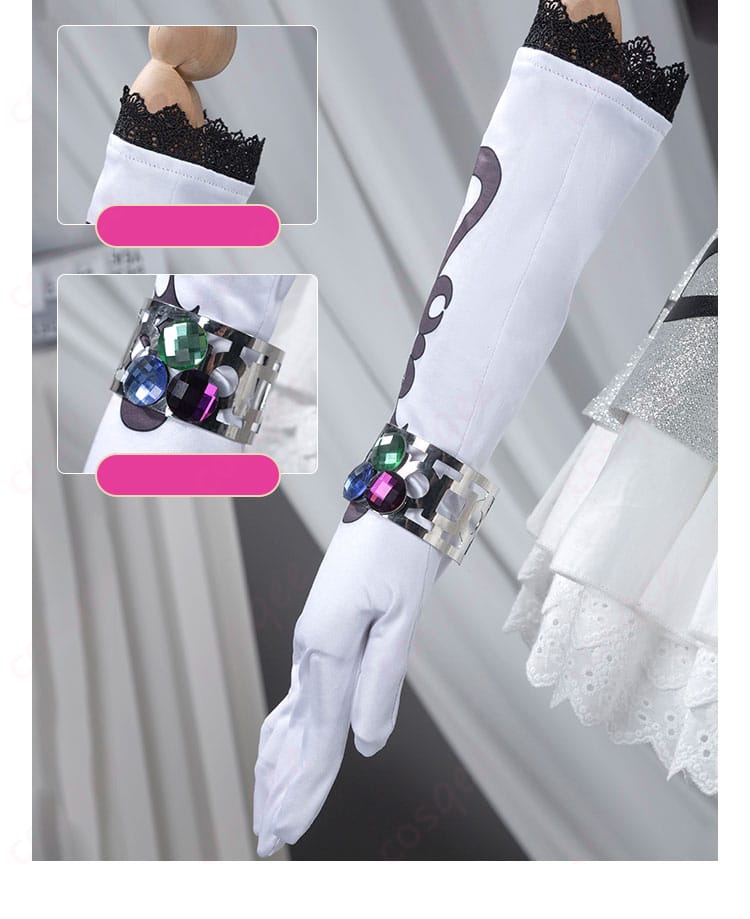 コスプレ衣装の手袋装飾のディテール。細部まで手の込んだデザインが特徴。