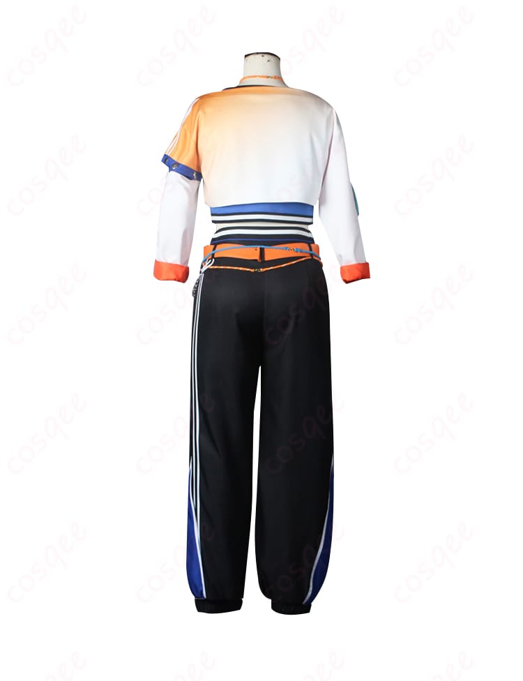 コスプレ衣装の背面画像。細部のデザインや縫製が美しく仕上げられています。