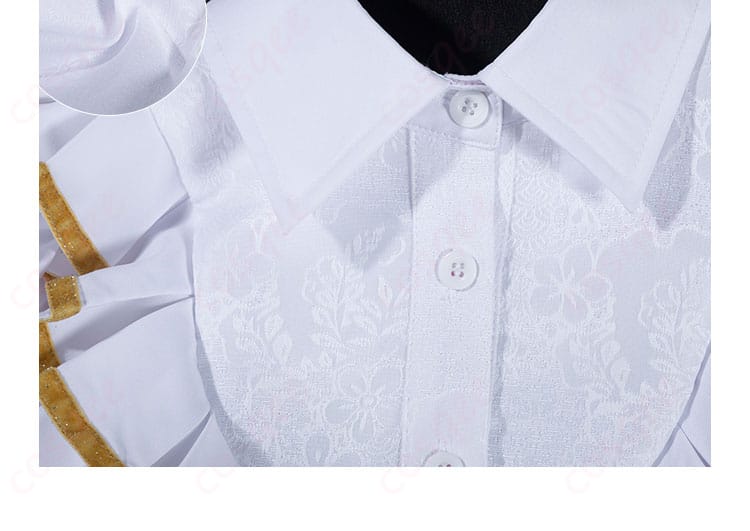 南みれぃ コスプレ衣装 領口の装飾細部、繊細なデザインが見える。