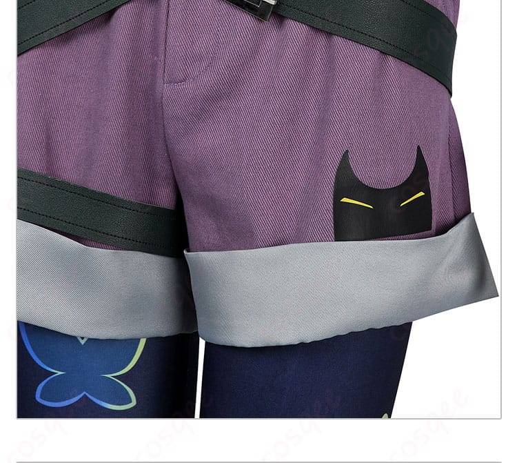 クローヴコスプレ衣装のパンツ部分のディテール。フィット感がポイント。