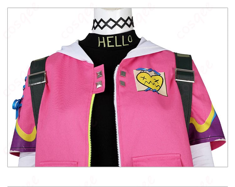 クローヴ衣装の上衣装飾のディテール。デザインのこだわりが見える部分です。