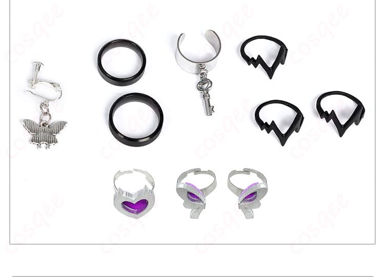 クローヴ衣装に合わせた指輪、イヤリングのディテール。